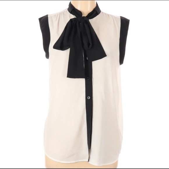 Michael Kors Tops - MICHAEL KORS SLEEVELESS IVORY BLOUSE SIZE LARGE